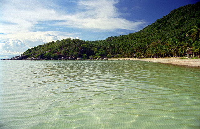 Green sands of Sairee-Beach